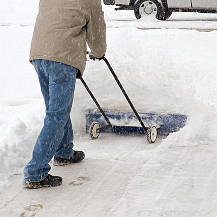 Лопата на колесах снег убирать фото Лопата на колесах снег убирать фото