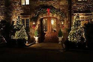 Christmas Front Door Ideas via @Flashissue