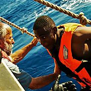 Cosa abbiamo visto in 15 giorni a bordo di una nave che salva i migranti nel Mediterraneo | VICE News | Italian
