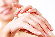 Cách chăm sóc da tay mềm mại cho phái đẹp