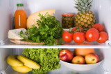 How to store food safely in the refrigerator.