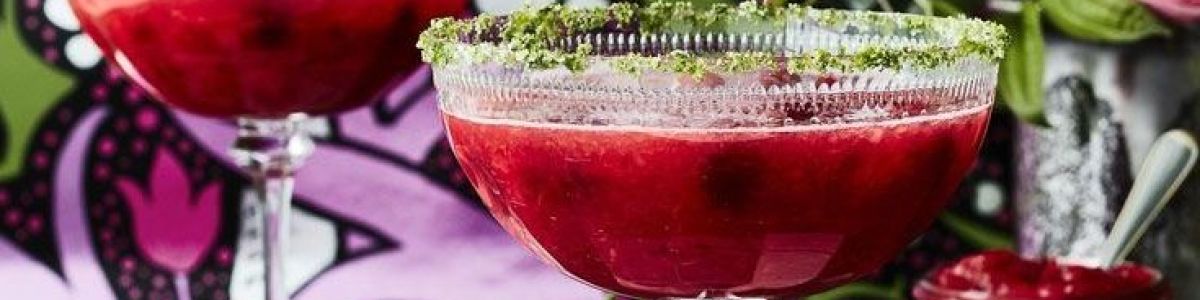 Headline for 12 Delicious Christmas Cocktails!