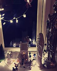Create a Stunning Window Scene With Family and Chocolate!