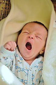 Cykl snu dziecka, czyli skąd się biorą dwudziestominutowe drzemki, częste pobudki i nieodkładalność