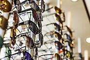 How sunglass shops help you choose right pair of glasses?