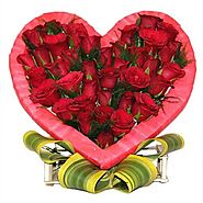 Buy/Send Red Roses In Heart Online Same Day Delivery - OyeGifts.com