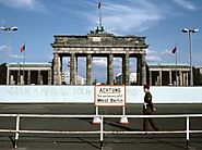 Berlin Wall - Cold War - HISTORY.com