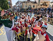 AEiG Roc d'Oró on Instagram: “Diumenge vam sortir als carrers de Sant Vicenç a fer disbauxa per celebrar el #Carnesto...