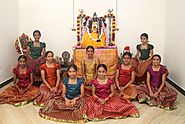 Ayigiri Nandini - Navadurgas singing Mahishasura Marddini Sthothram - 'Vande Guru Paramparaam'