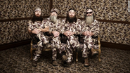'Duck Dynasty' family stands by suspended patriarch