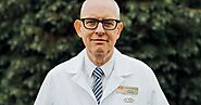 “Medicatie op zich geneest de zaak niet”: professor Bart Morlion helpt chronische pijnpatiënten