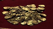 A real-life treasure hunter finds thousands of coins - CBBC Newsround