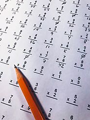 B. 5) De 6 a 9 años. Tarda más tiempo que los compañeros de edad en memorizar las tablas de multiplicar, al final de ...