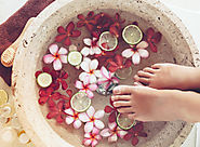 Want Gorgeous and Healthy Feet? Try One of These Natural Foot Spa Solutions