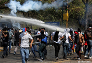 National Guard Tries To Disperse Student March With Tear Gas - Nacional Y Politica - El Universal