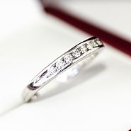 How to Choose The Perfect Anniversary Band For Her