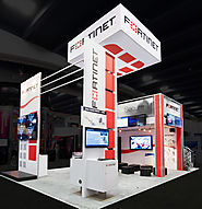 Choose the Perfect Custom Trade Show Displays for Rent