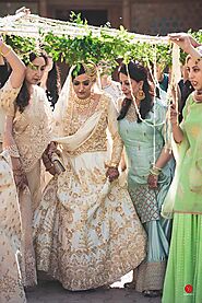 Muslim Bride Enters With Her Bridesmaids - Shaadiwish