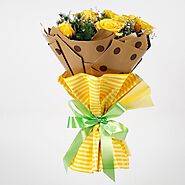 Buy/Send Bright 10 Imported Yellow Roses Bouquet Online - OyeGifts