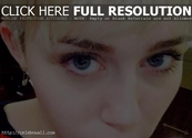 Ouch! Miley Cyrus presents new lips tattoo
