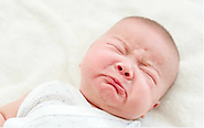 Trẻ sơ sinh khóc đêm do đâu và phải làm thế nào?