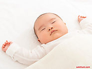 Trẻ sơ sinh ngủ ít hay vặn mình và phương pháp chữa trị tốt nhất