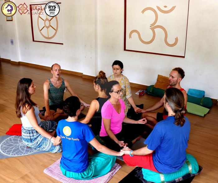 Traditional Yoga Teacher Training in Rishikesh | Hari Om Yoga Vidya ...