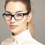 What type of glasses flatters a diamond shaped face?