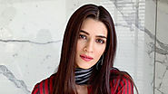 How to Get Kriti Sanon’s Hairstyle and Makeup Look? | VOGUE India