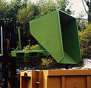 Industrie : gérer ses déchets avec une benne basculante pour chariot élévateur