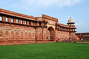 Complete Travel Guide to Agra Fort - Travelogy India Blog