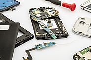 Common Mistakes people make while choosing a Mobile Phone Repairer | Technology Traders