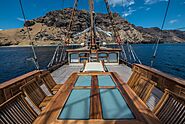 Komodo Boat Trip vs. Land Tour: Which is the Best Way to Explore The National Park?