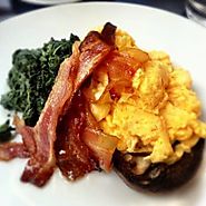 Scrambled Eggs with Spinach and Bacon Strips | Aina Meals
