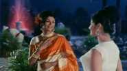 Yeh Kaun Aaya - (Lata Mangeshkar) - YouTube