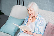 What Benefits Does Reading to an Elderly Person Bring?