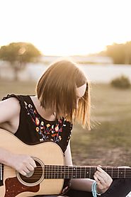 Why it’s an easy way to play acoustic guitar? - Guitar Lesson Lounge - Medium