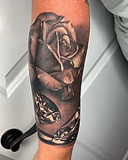 Gyémántok és rózsák tetoválás