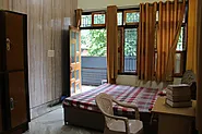 Accommodation at Yoga School: Sri Yoga Ashram Rishikesh