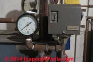 What are the basis for selecting deareating operating pressure and temperature?