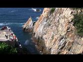 Acapulco beach and the amazing cliff divers