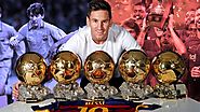 Leo Messi posando con sus 5 balones de oro.