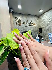 Get manicured nails in Kolkata by The 20 Nail Story.