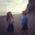 Lorde hanging out with Taylor Swift