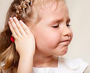Viêm tai giữa cấp ở trẻ em: Triệu chứng & Cách điều trị