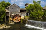 Dollywood Brings Country Fun to Pigeon Forge, Tennessee