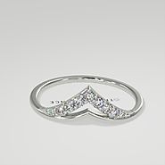 Why You Are Buying A Tiara Crowns Style Engagement Ring Online?