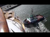 AIDAstella im Hafen von Ijmuiden/Amsterdam bei gefühlter Windstärke 12 am 18.04.2013