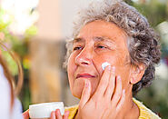 Senior Skincare: Avoid Dryness and Irritation