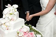 Choosing a Wedding Cake Baker – Peonies & Bells